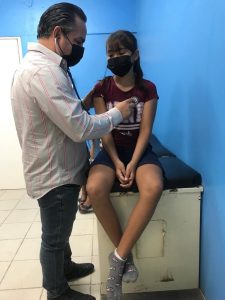 Revisión de salud en niños futbolistas de Villa Juárez
