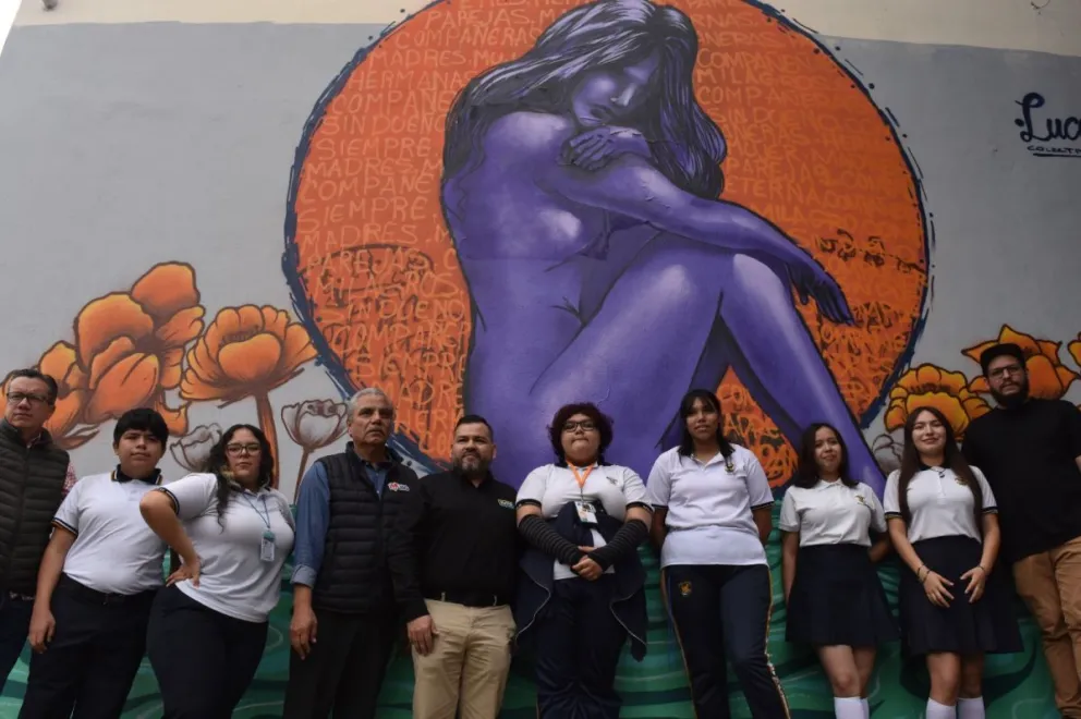 Estudiantes el Doctor Feis y personal de SUMA en el arte urbano