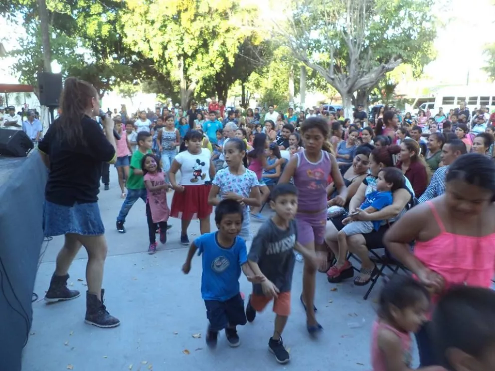 Disfrutan de talleres y danza en Villa Juárez