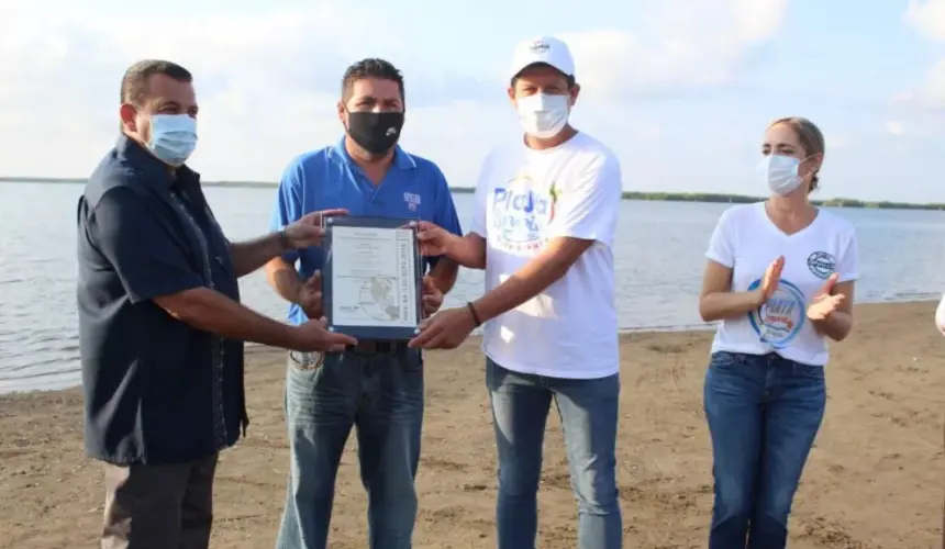 Playa Las Águilas de Altata recibe certificación de Playa Limpia