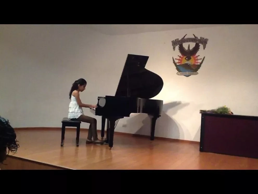 Ella es Andrea Alvarado Galindo... Un talento musical sinaloense.