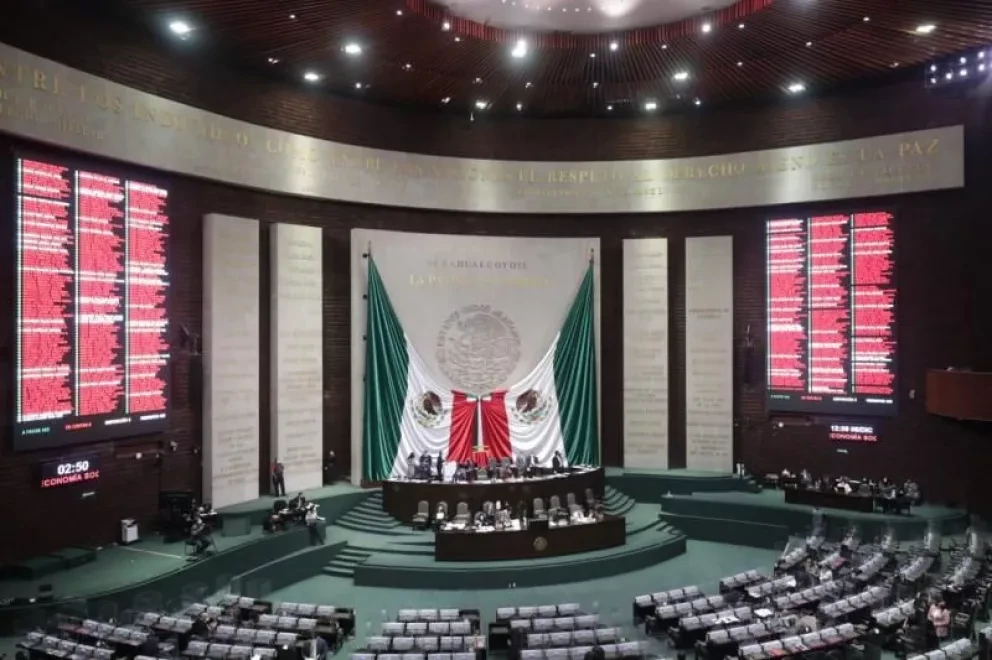 Aprueban Diputados que empresas paguen luz e internet en home office