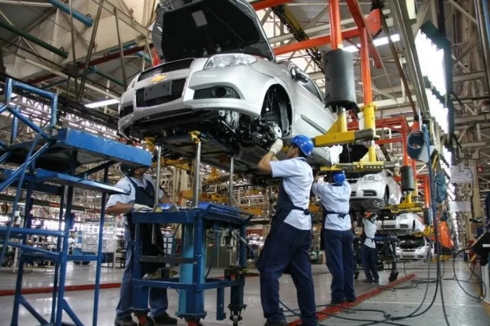 México asciende a octavo lugar en industria automotriz