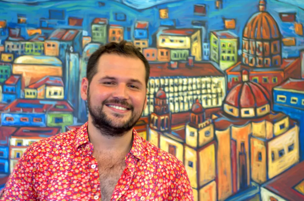 Artista Carlos Quintero destaca con sus obras de arte... Entrevista Comparte Lo Bueno