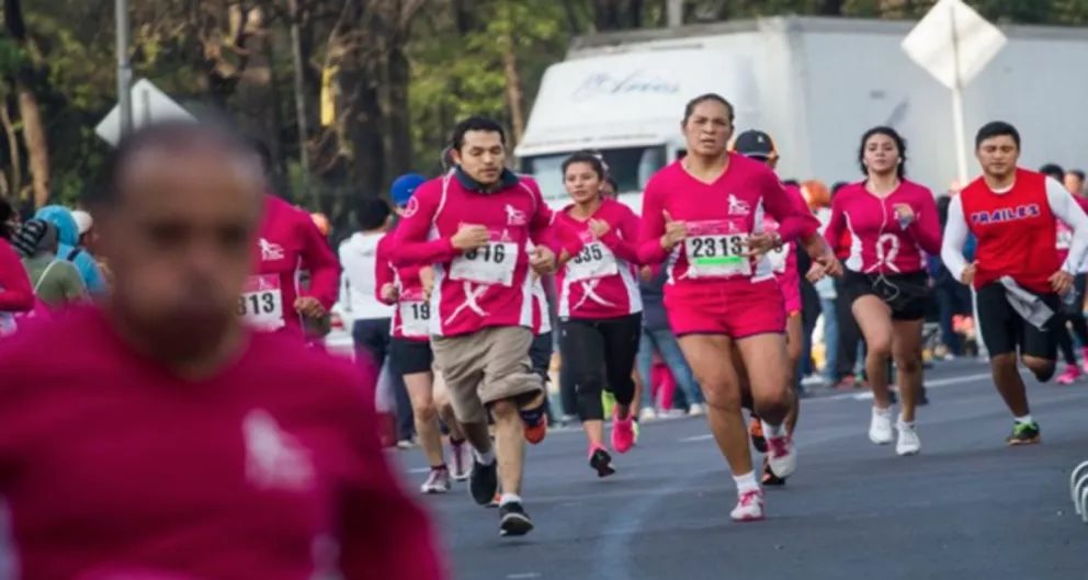 Realizan carrera contra cáncer de mama en la Ciudad de México