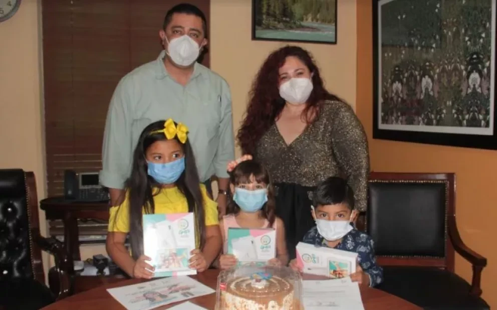 Disfrazados de catrín o catrina niños ganan concurso en Navolato