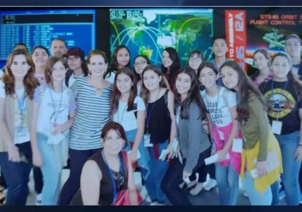 Chavos de Sinaloa visitan la NASA y viajan a la Luna