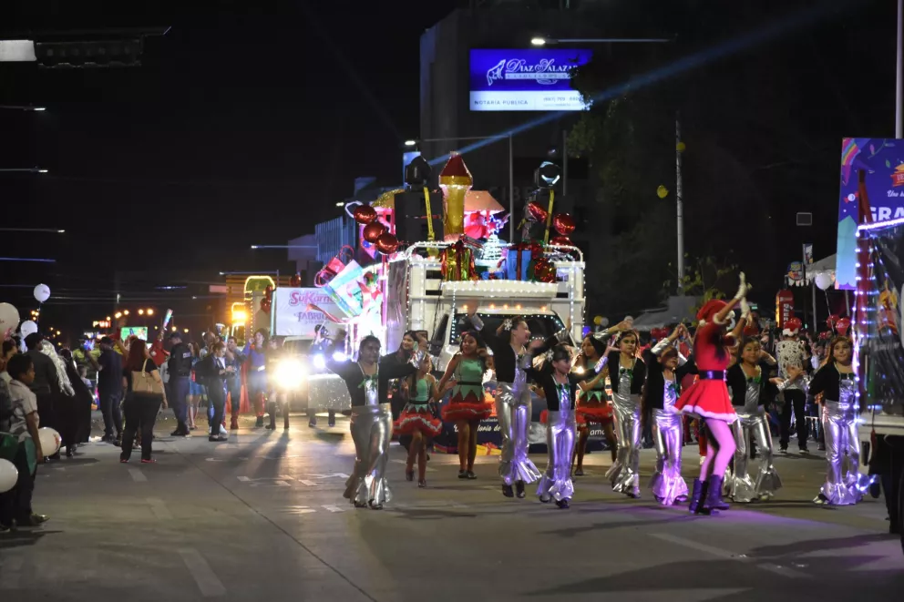 Con fe y amor el desfile iluminó las calles de Culiacán
