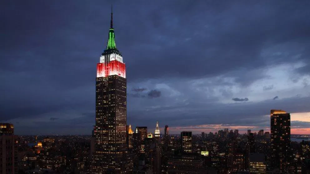 Iluminan Empire State para celebrar Independencia de México