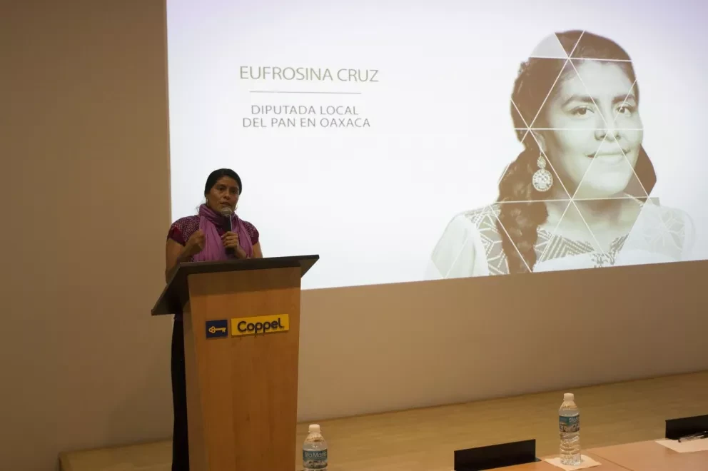 Eufrosina Cruz sacude a empresarios y líderes de Culiacán