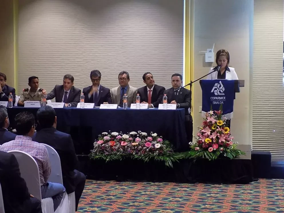 Van contra la corrupción empresarios de Sinaloa