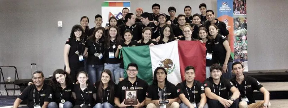 Mexicanos triunfan en concurso de robótica en Houston