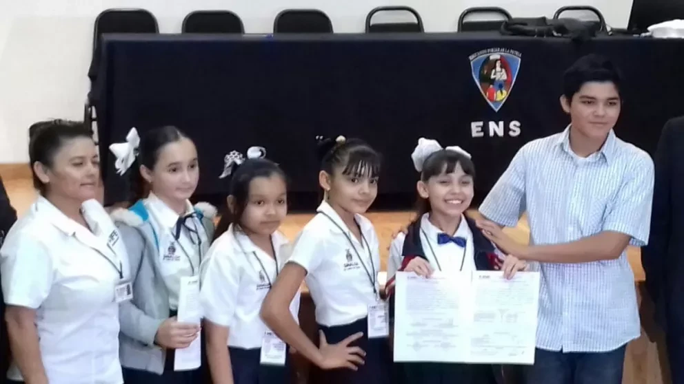 Con 10 años Danna Paola es la nueva Diputada de Sinaloa.