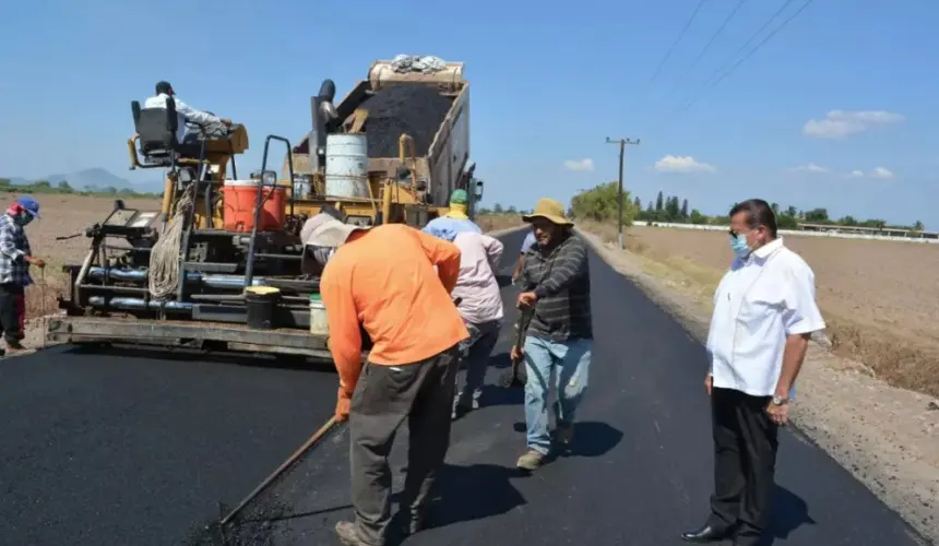 Registra avance del 60 % construcción de carretera a El Guamuchilito, Navolato