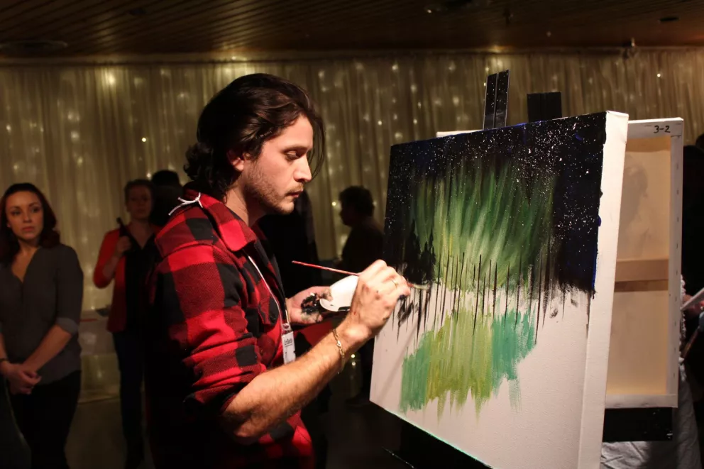 Artista Culichi gana primer lugar en concurso de pintura en Canadá
