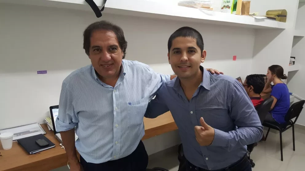 Javier un ciudadano impulsor de acciones de paz en Culiacán. Comparte lo Bueno con Adrián Varela