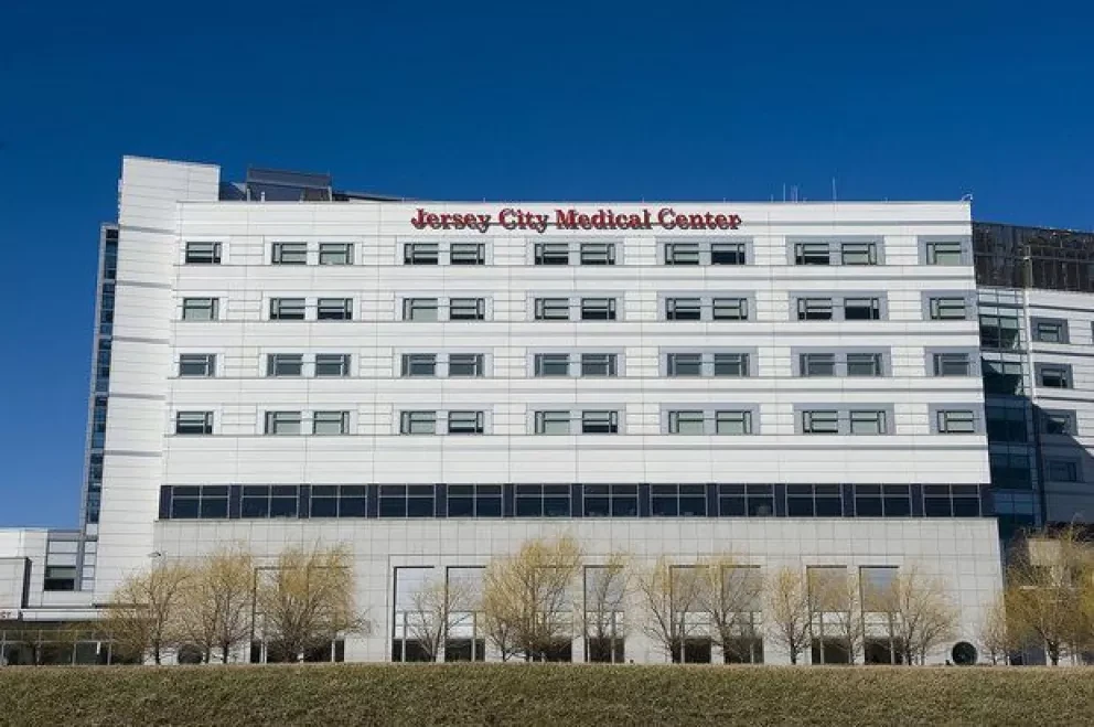 El doctor sinaloense que llegó al Jersey City Medical Center