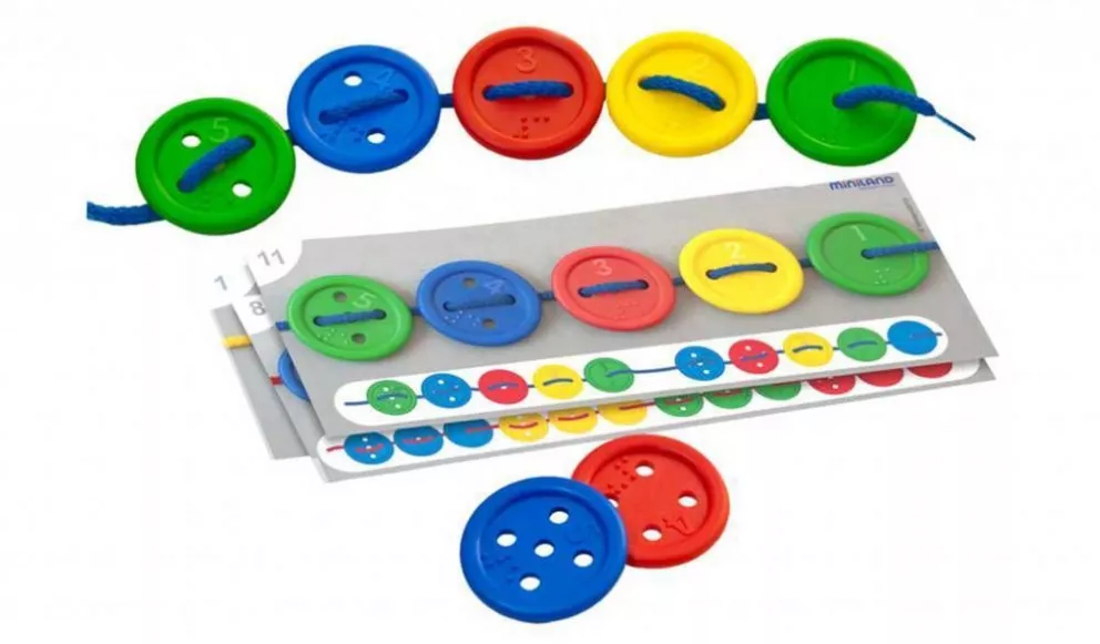 Juguetes para niños con discapacidad creados por estudiantes