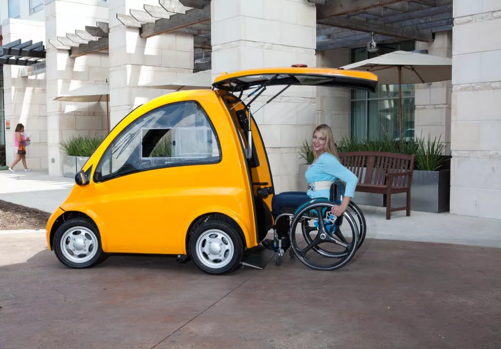 Primer vehículo para personas en silla de ruedas