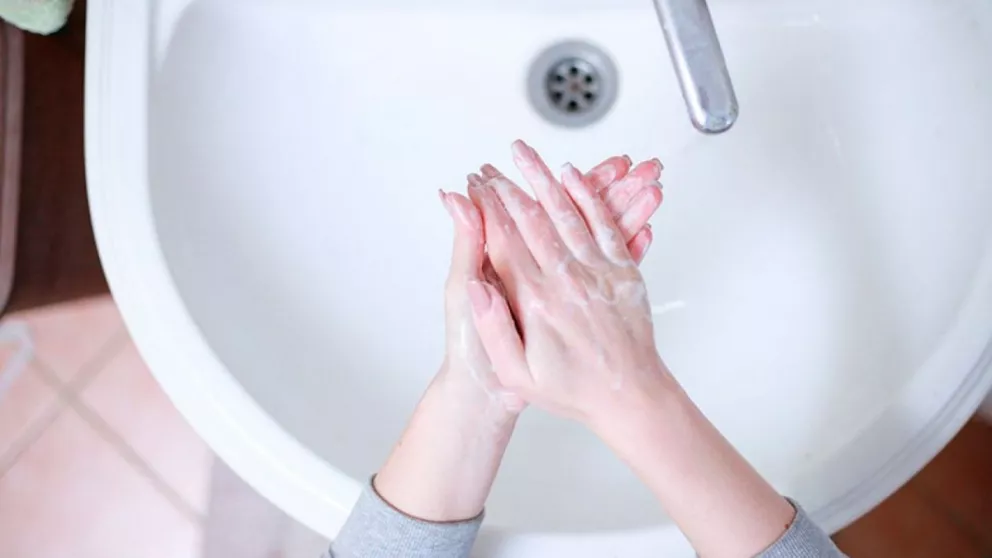 ¡Lávate las manos que el Covid-19 dura 9 horas en la piel!