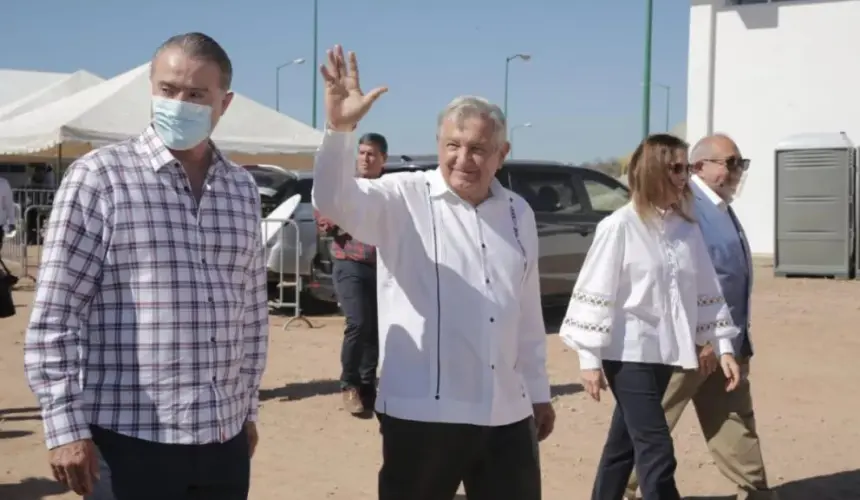 AMLO en Sinaloa inaugura la planta potabilizadora Miravalles y su acueducto