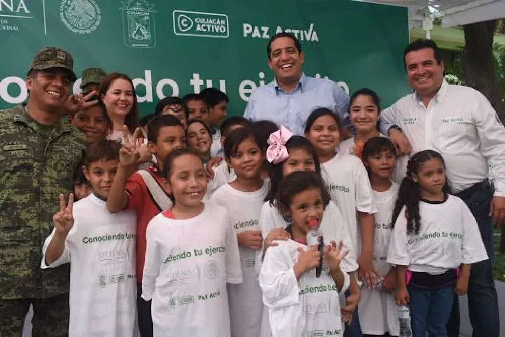 Niños al cuartel Culiacán como soldados honoríficos