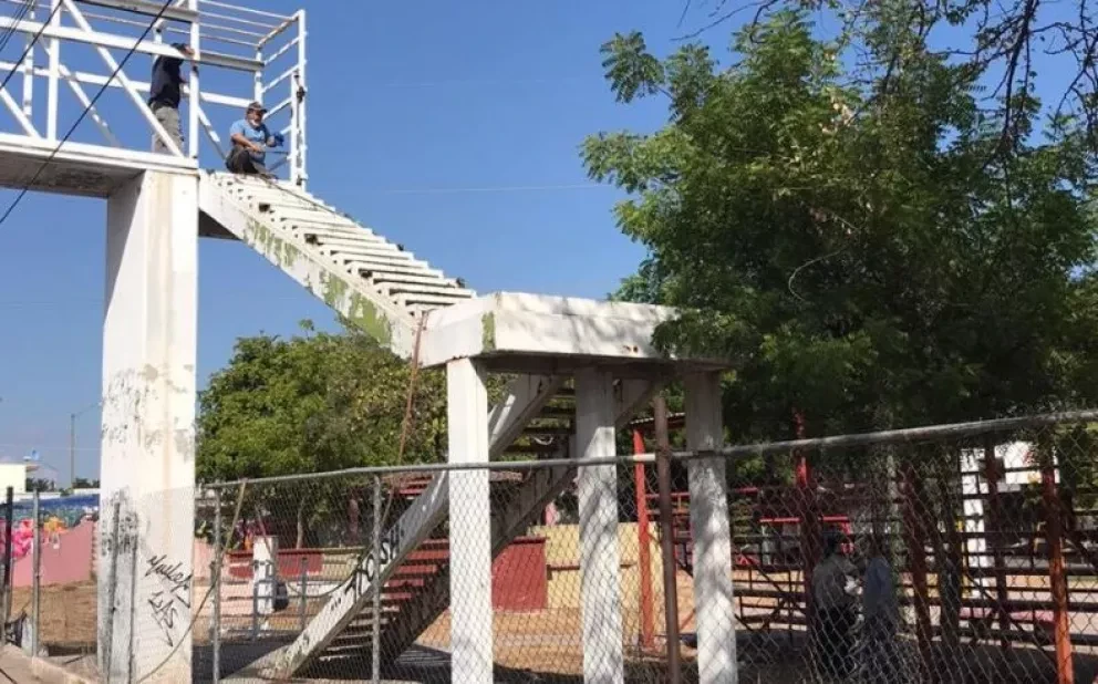 Retiran el cuarto puente antipeatonal en Culiacán