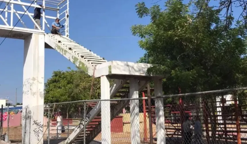 Retiran el cuarto puente antipeatonal en Culiacán