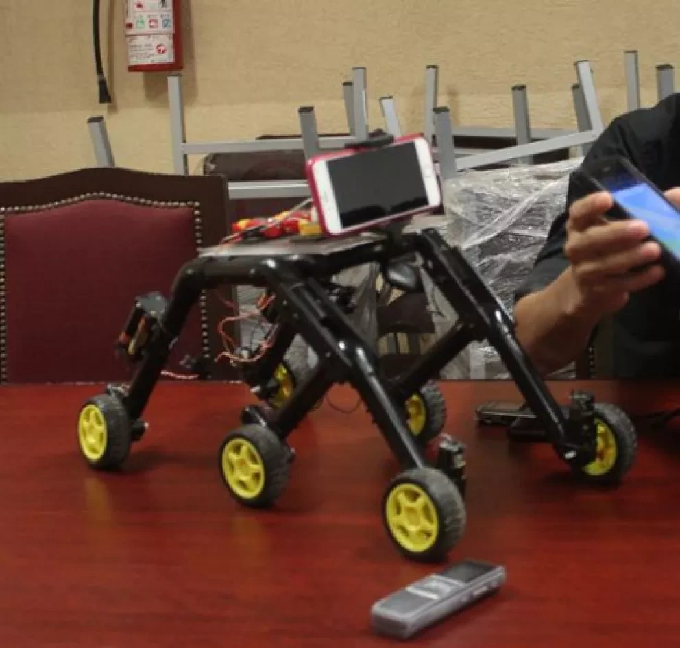 Robot mazatleco con utilidad social rumbo a Ecuador