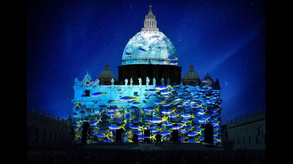 El Vaticano se ilumina con hermosas imágenes
