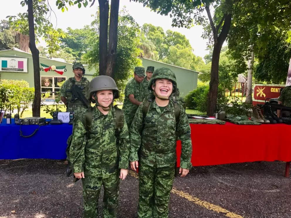 Niños y jóvenes de Culiacán al cuartel militar