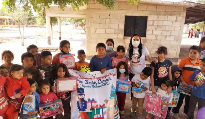 Regalan sonrisas a los niños de Navolato