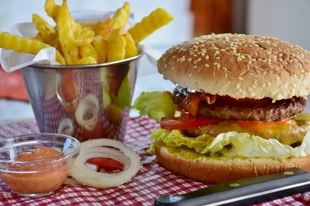 Día de la Hamburguesa... ¿Sabías cuántas calorías tiene?