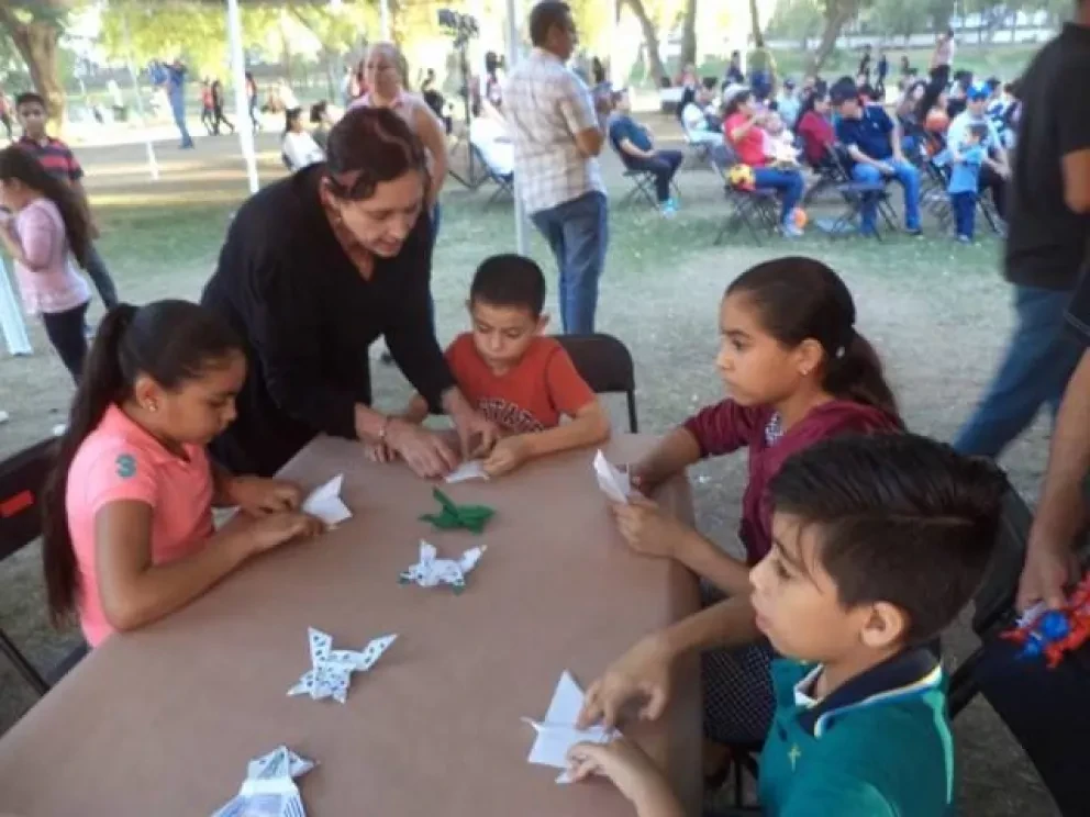 Culiacanenses disfrutan de la Feria Ambulante de las Artes