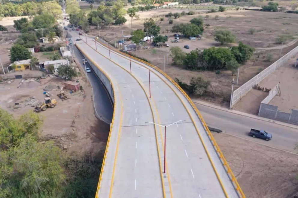 Entrega Quirino obra del Puente elevado en Guasave