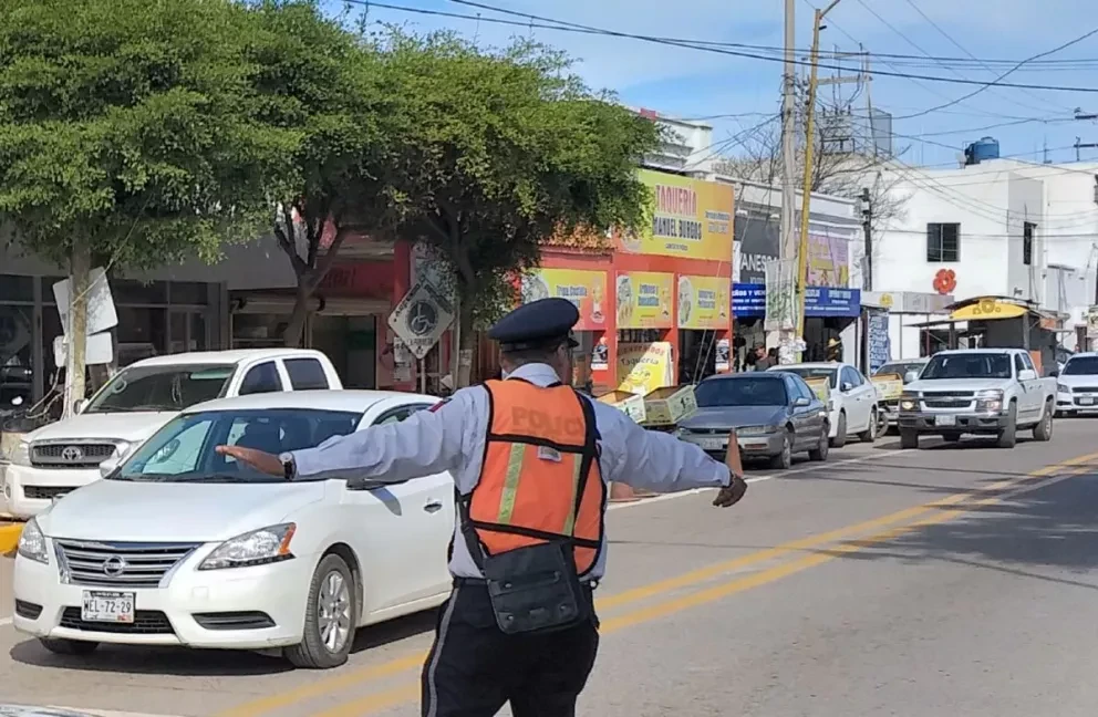Concientizan a los navolatenses sobre el mal uso de la doble fila