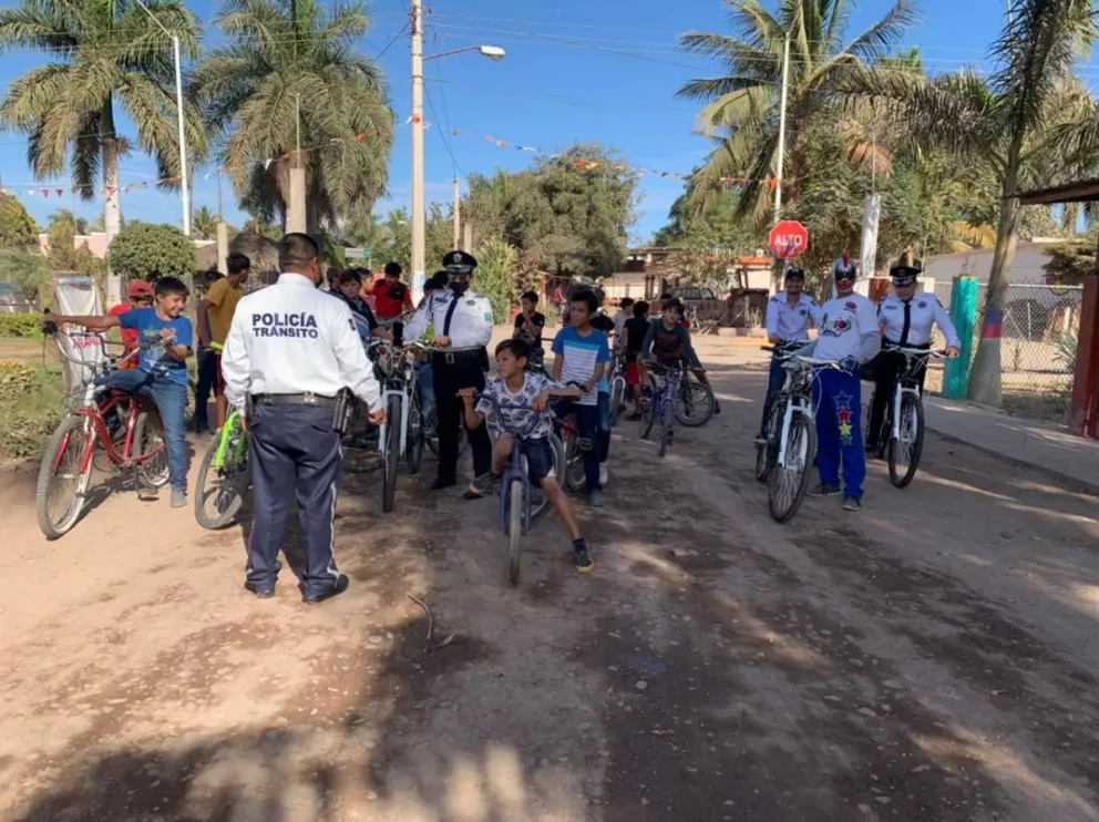 Concientizan a los navolatenses sobre el mal uso de la doble fila