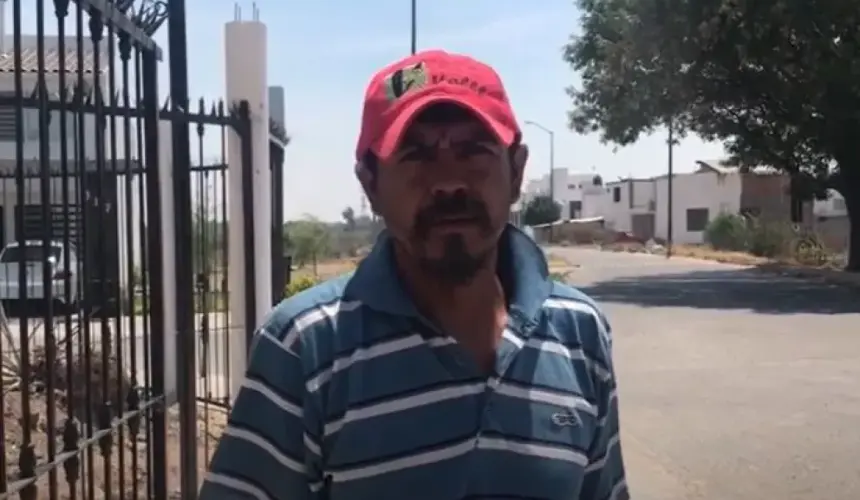 Así es como Pablo, un albañil que trabaja en el sector Barrancos de Culiacán, construye una esperanza para tener una vida mejor