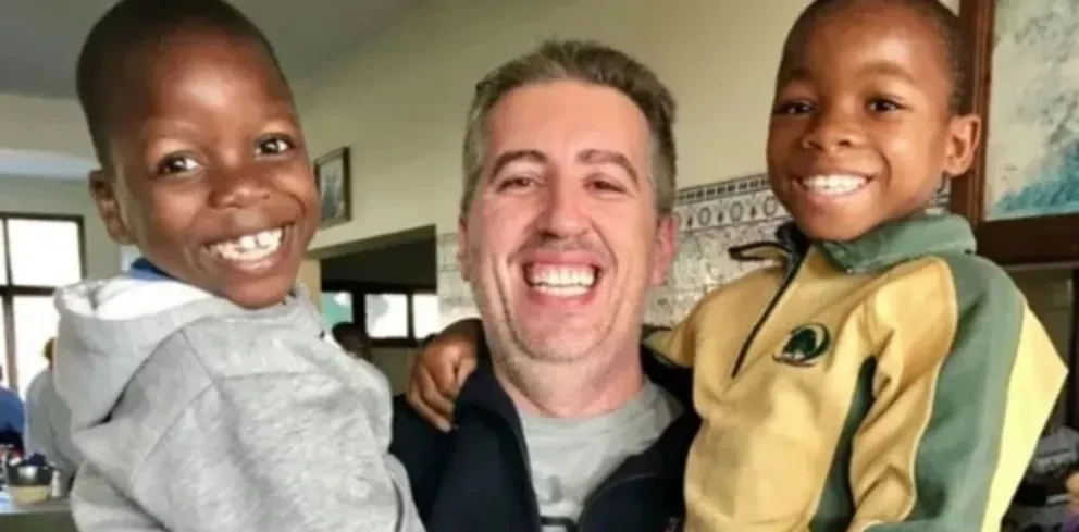 El oftalmólogo que le devolvió la vista a más de mil personas en África