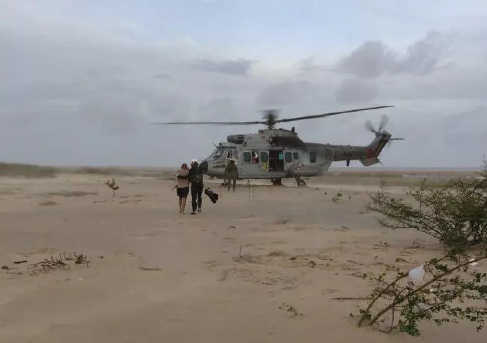 La historia de seis náufragos que pasaron 17 días en una isla y los rescataron gracias a un mensaje en una botella