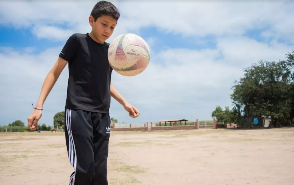 Raúl Enrique, el niño que sueña con ser futbolista profesional