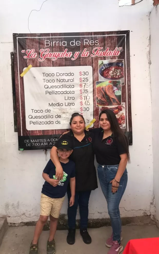 Esther le pone su sazón veracruzano a la birria en Alturas del Sur.
