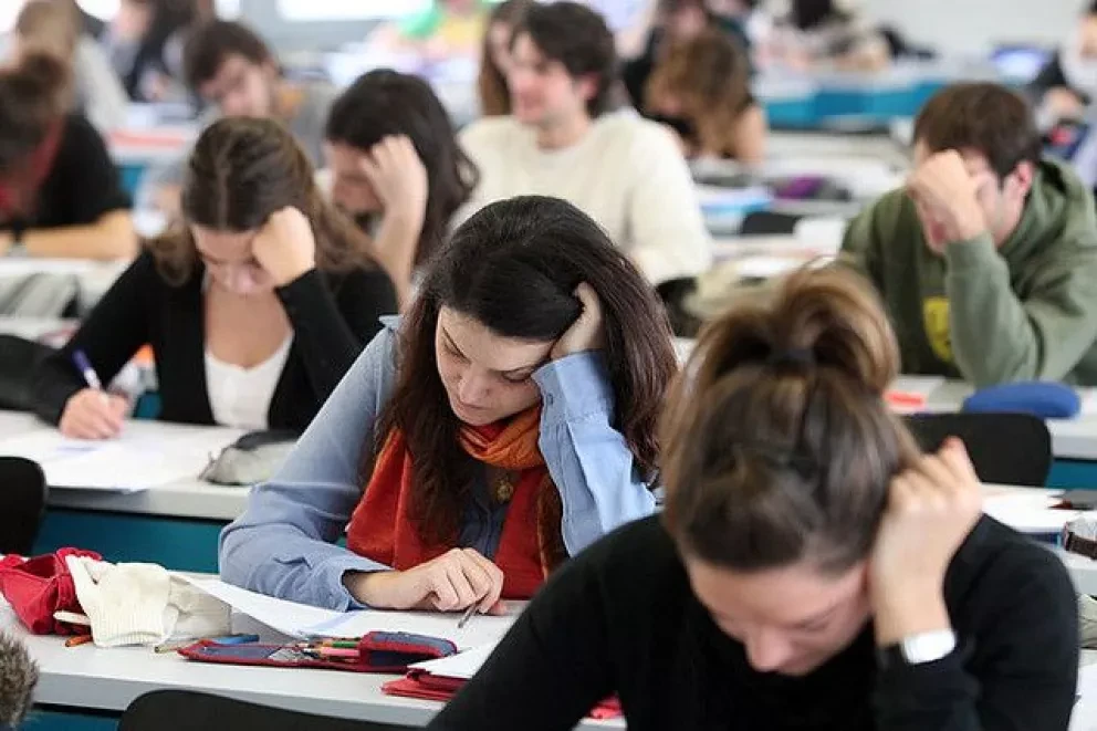Regístrate para solicitar una Beca para el Bienestar Benito Juárez de Educación Superior.