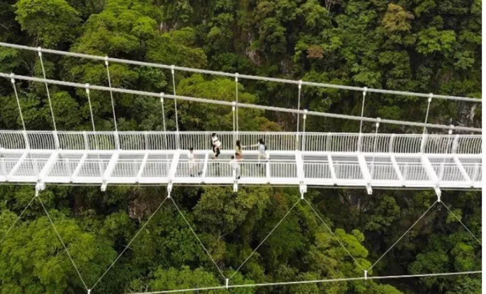 Así es el puente de cristal más largo del mundo que está en Vietnam 