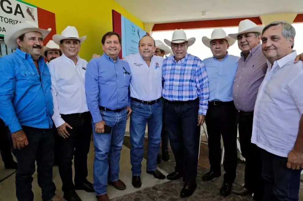 Luis Fernando Velázquez Serrano rinde Tercer Informe de labores frente a la Unión Ganadera Regional de Sinaloa