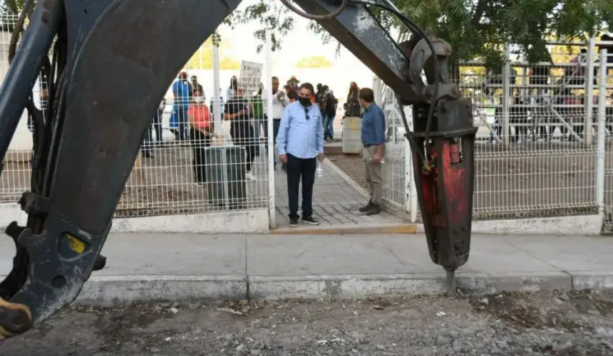 Instalan rampas de acceso en el parque de la CNOP en Culiacán, Sinaloa