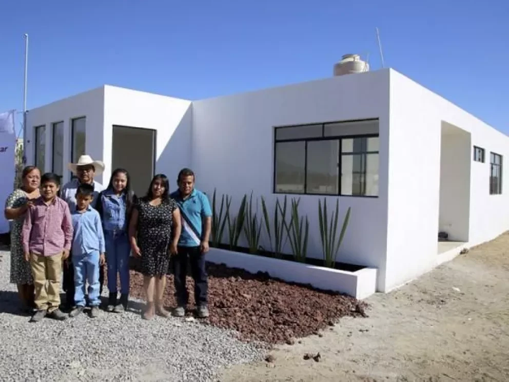 Socavón en Puebla. Familia afectada recibe una hermosa casa a través de Bienestar