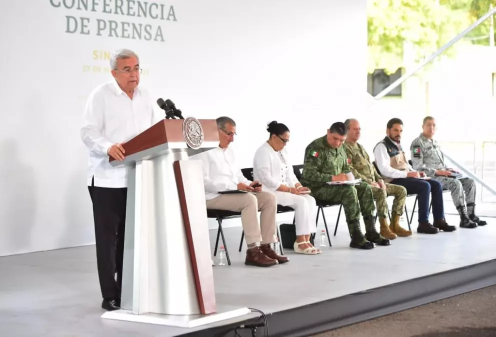 El gobernador de Sinaloa durante la conferencia de prensa.