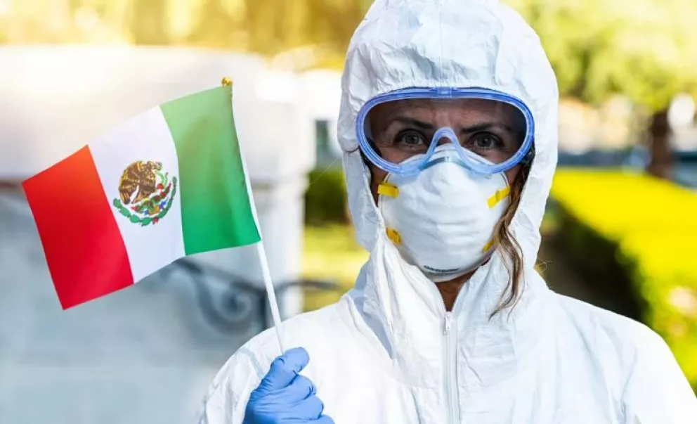Presidente garantiza plazas a médicos