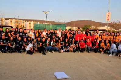 Alturianas reciben al gobernador para la inauguración del campo de softbol